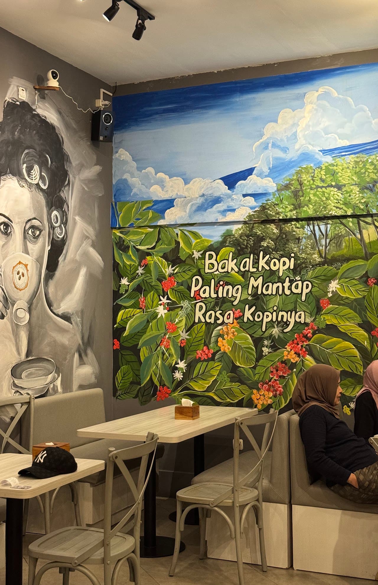 Mural bertuliskan Bakal Kopi Paling Mantap Rasa Kopinya